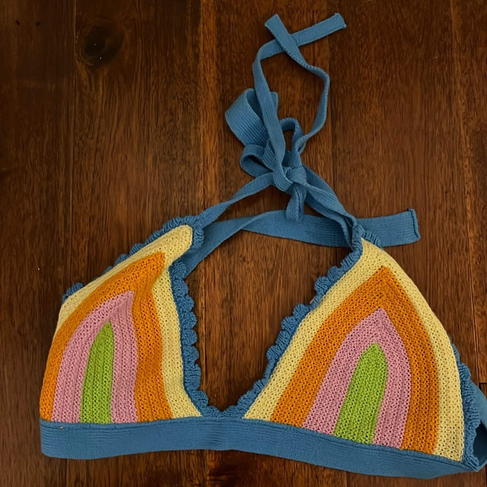 multi colored knitted top, never worn, size L